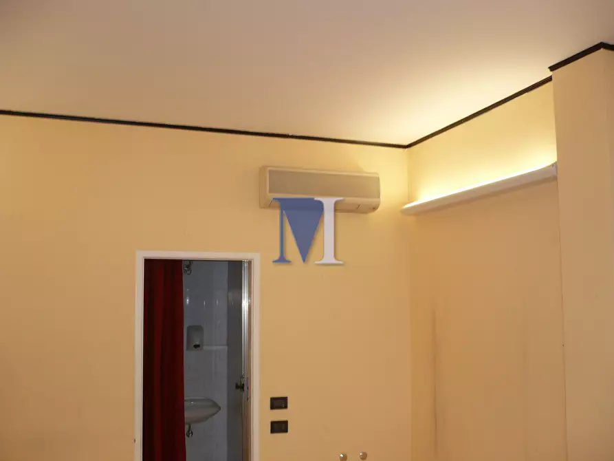 Immagine 4 di Locale commerciale in affitto  in Palestro 12 a Padova