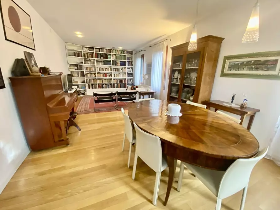 Immagine 10 di Villa in vendita  in Via Zermanesa a Mogliano Veneto
