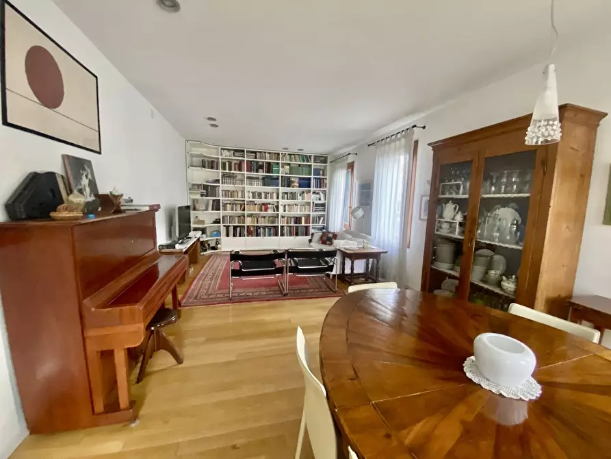 Immagine 1 di Villa in vendita  in Via Zermanesa a Mogliano Veneto