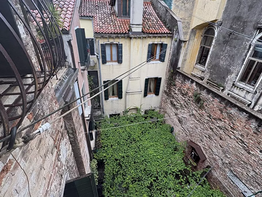 Immagine 9 di Appartamento in vendita  in Salizada San Lio a Venezia