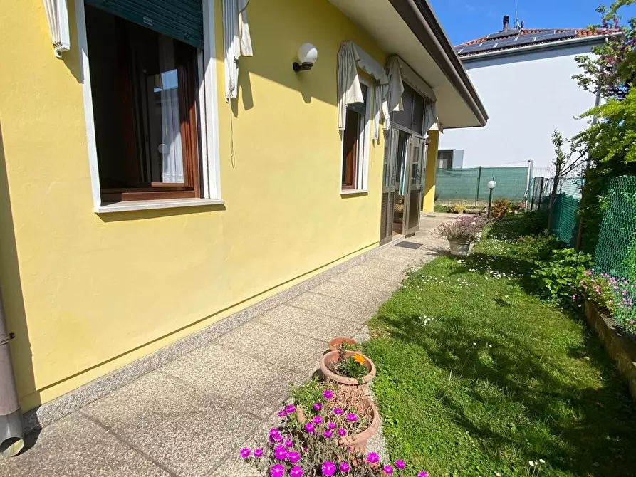 Immagine 2 di Villa in affitto  a Venezia