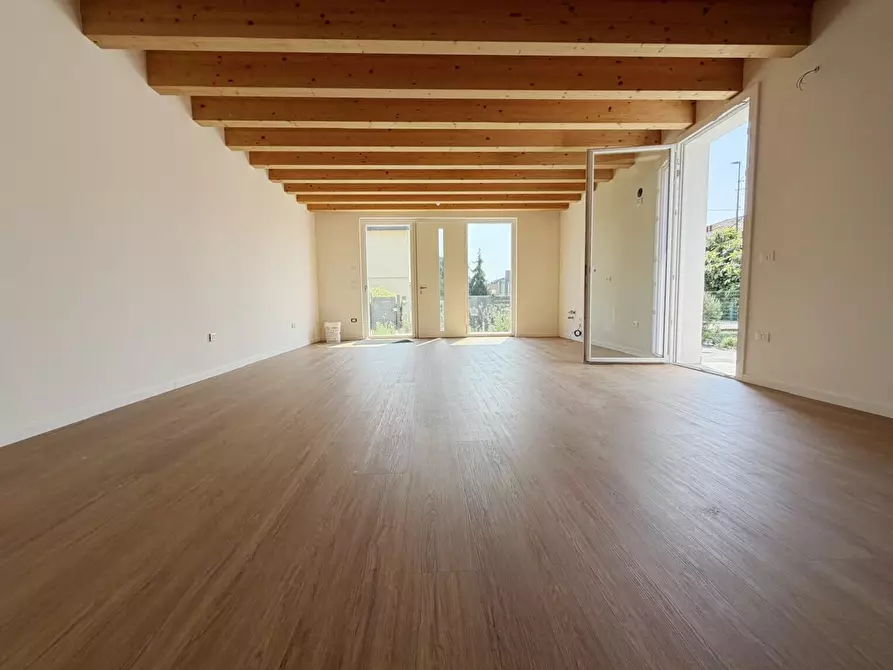 Immagine 1 di Villa in vendita  in Via Castellana a Venezia