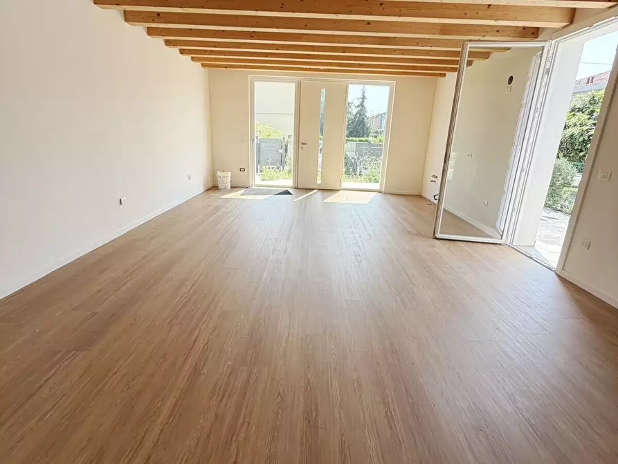 Immagine 4 di Villa in vendita  in Via Castellana a Venezia