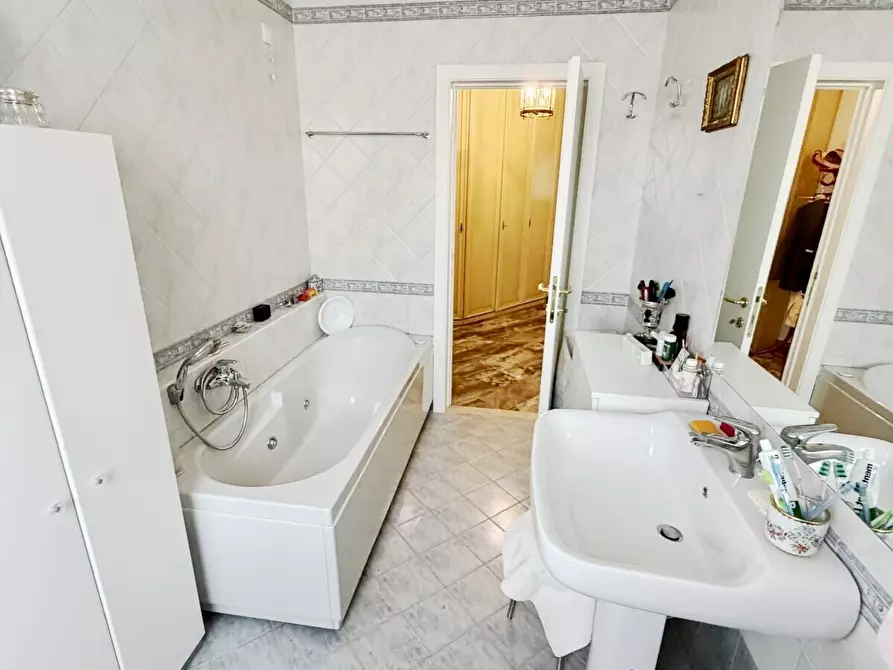 Immagine 41 di Appartamento in vendita  in Viale Amerigo Vespucci a Venezia