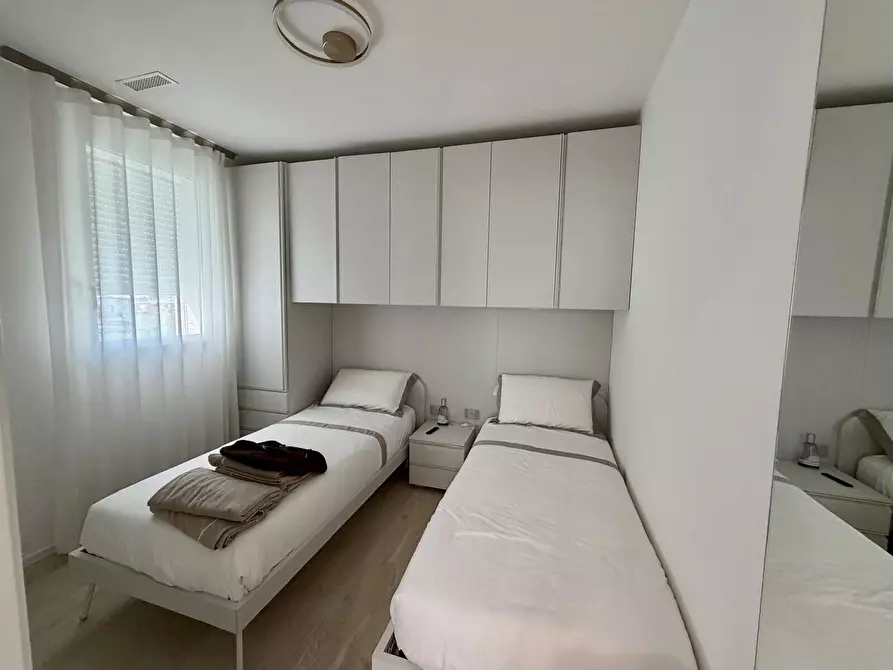 Immagine 27 di Appartamento in vendita  in Piazza Manzoni a Jesolo
