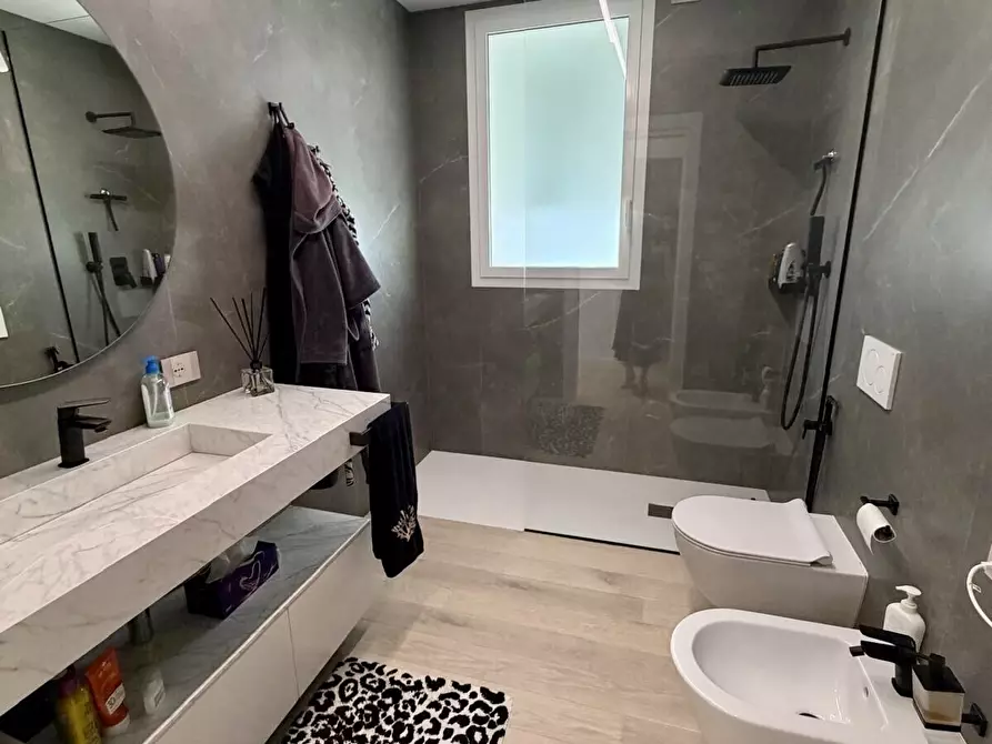 Immagine 31 di Appartamento in vendita  in Piazza Manzoni a Jesolo