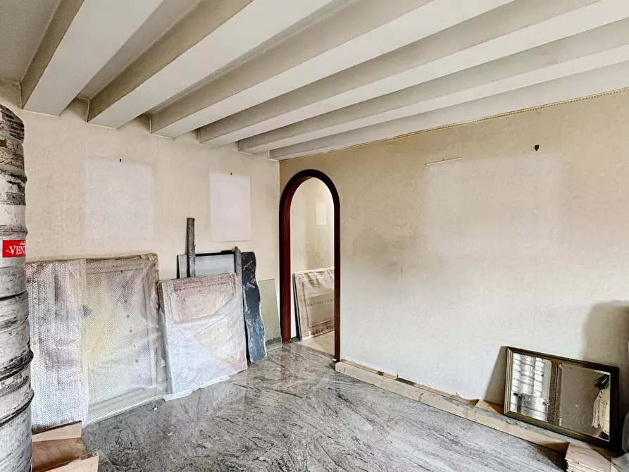 Immagine 11 di Appartamento in vendita  in Ponte tre Archi a Venezia