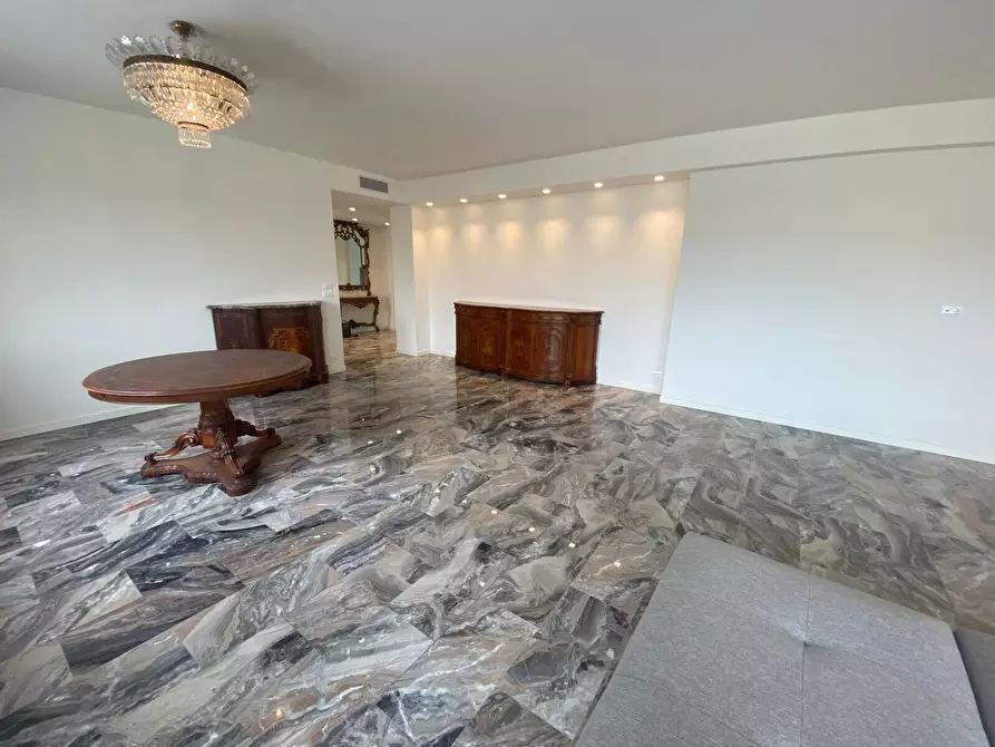 Immagine 5 di Appartamento in vendita  in Piazzale Candiani a Venezia
