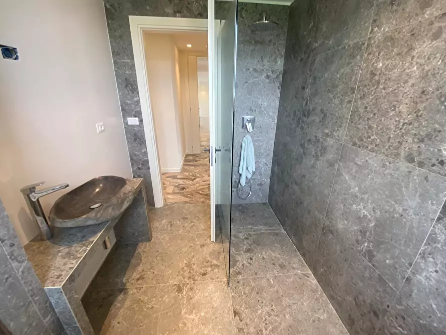 Immagine 15 di Appartamento in vendita  in Piazzale Candiani a Venezia