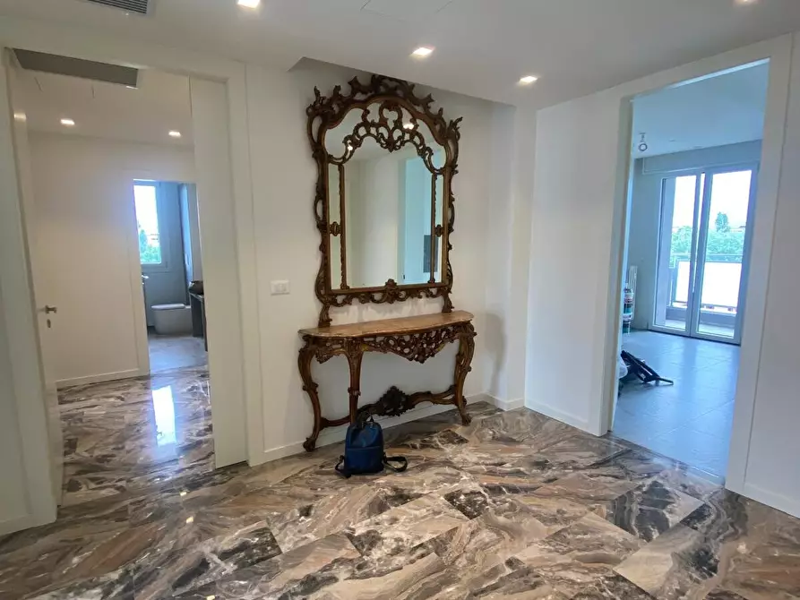 Immagine 3 di Appartamento in vendita  in Piazzale Candiani a Venezia