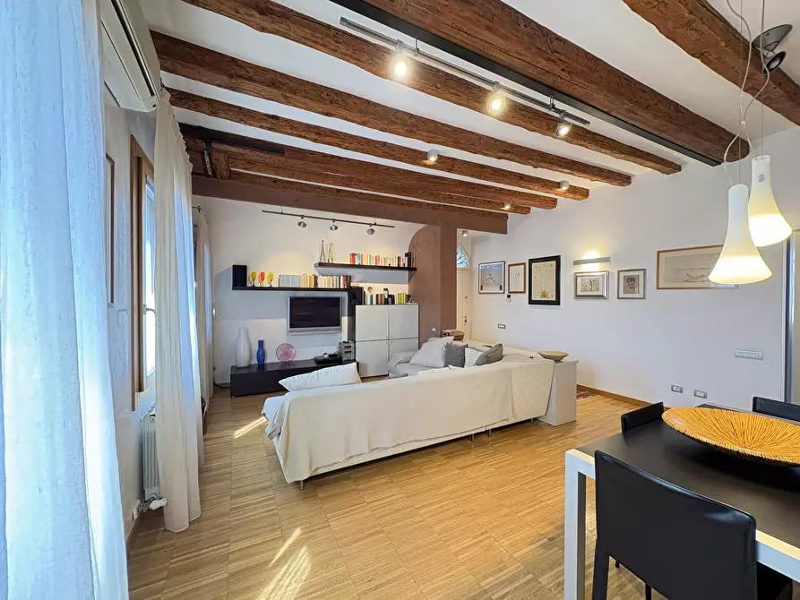 Immagine 7 di Appartamento in vendita  in Campo San Lorenzo a Venezia