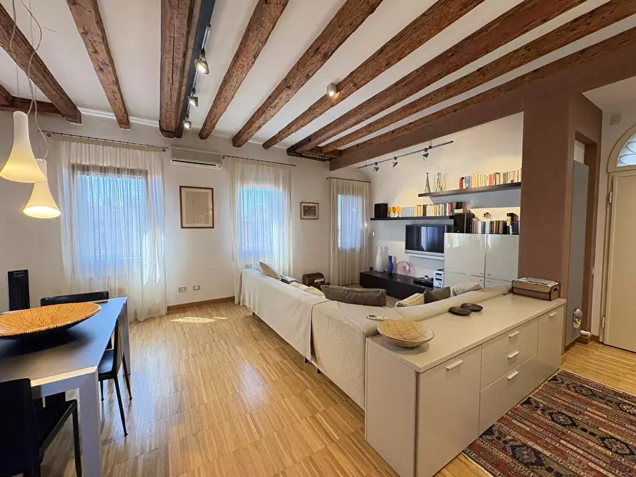 Immagine 3 di Appartamento in vendita  in Campo San Lorenzo a Venezia