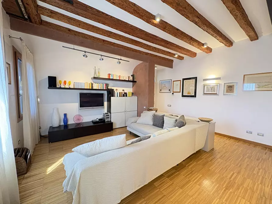 Immagine 2 di Appartamento in vendita  in Campo San Lorenzo a Venezia