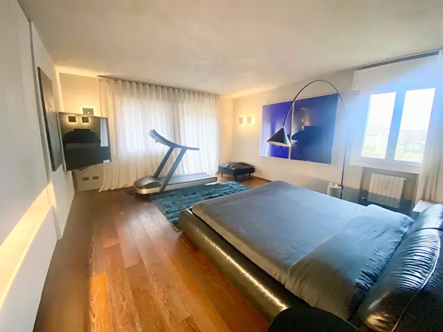 Immagine 8 di Appartamento in vendita  in Viale garibaldi a Venezia