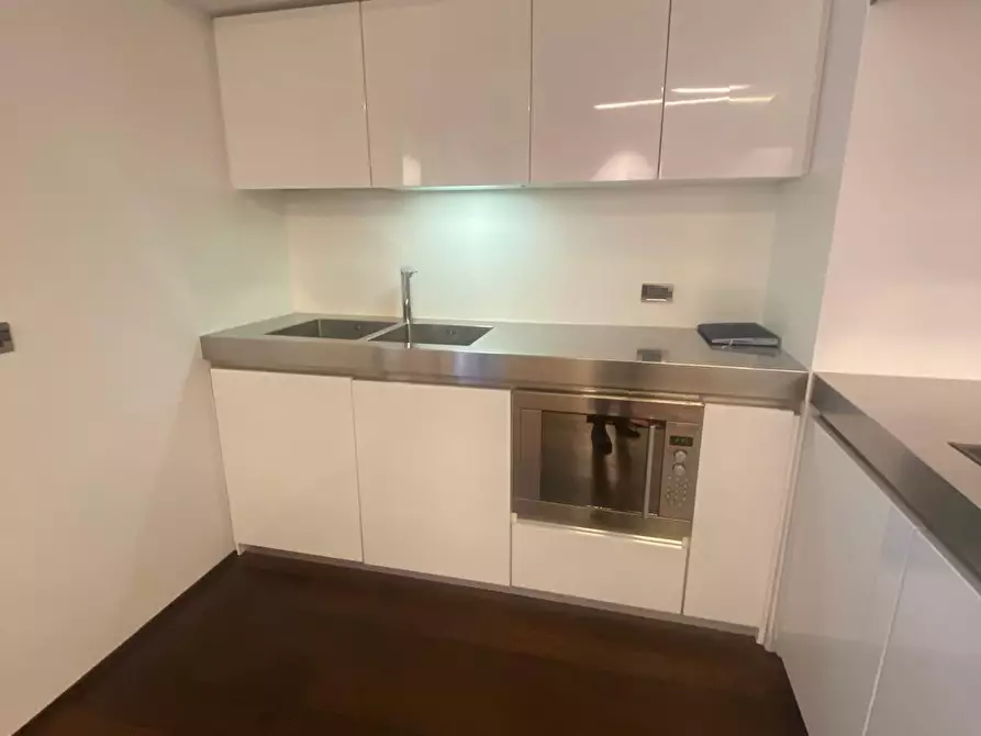 Immagine 5 di Appartamento in vendita  in Viale garibaldi a Venezia