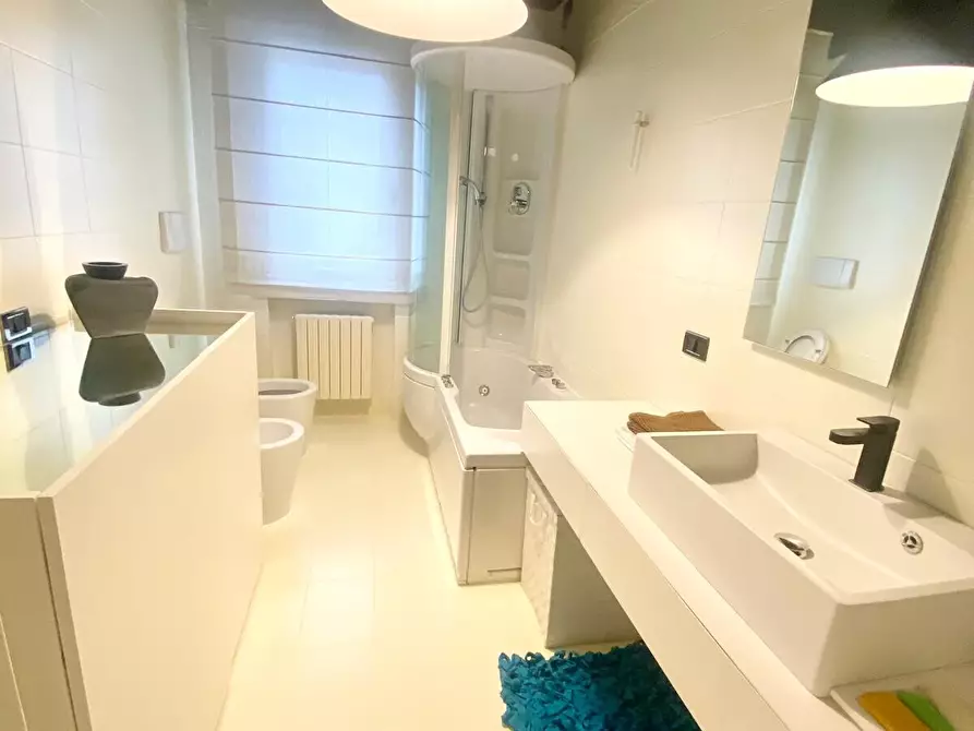 Immagine 11 di Appartamento in vendita  in Viale garibaldi a Venezia