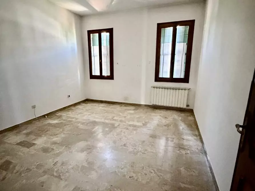 Immagine 37 di Villa in vendita  in Padre Reginaldo Giuliani a Venezia