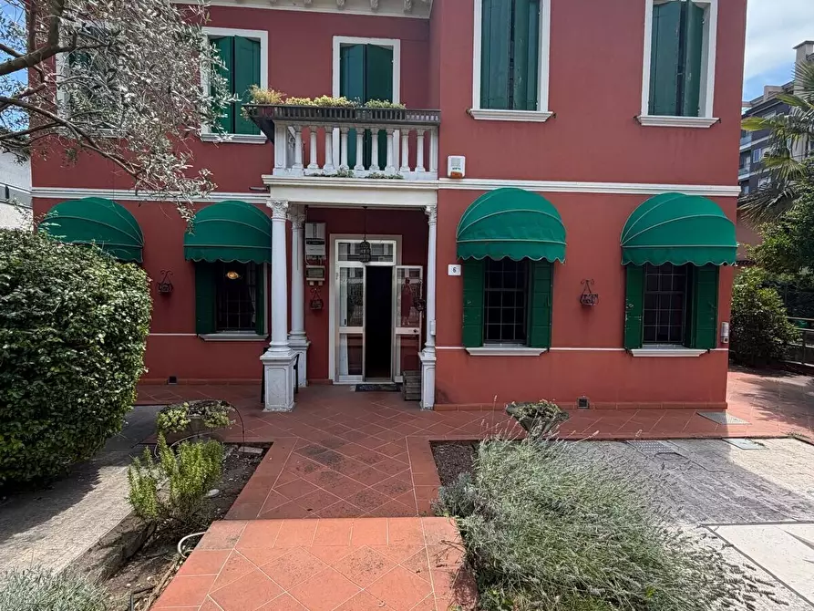 Immagine 2 di Villa in vendita  in Padre Reginaldo Giuliani a Venezia