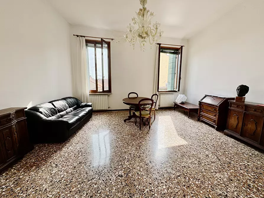 Immagine 21 di Appartamento in vendita  in Campo do pozzi a Venezia