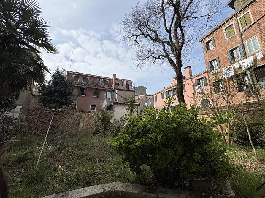 Immagine 7 di Appartamento in vendita  in Campo do pozzi a Venezia