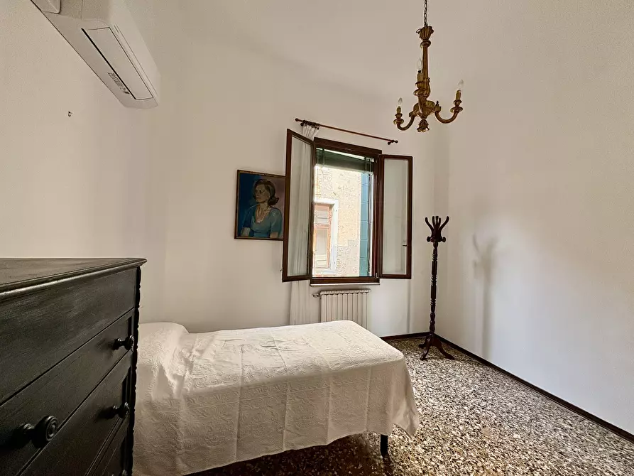 Immagine 33 di Appartamento in vendita  in Campo do pozzi a Venezia