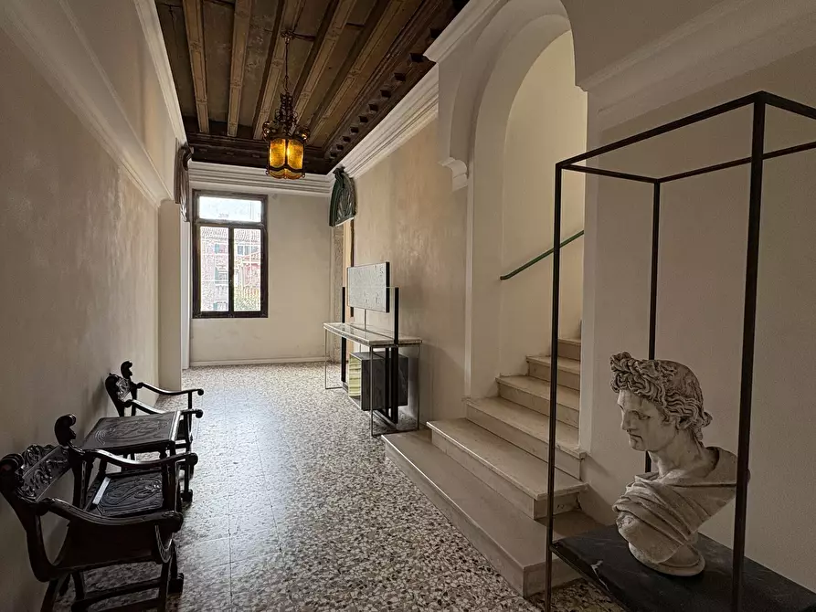 Immagine 9 di Appartamento in vendita  in Campo do pozzi a Venezia