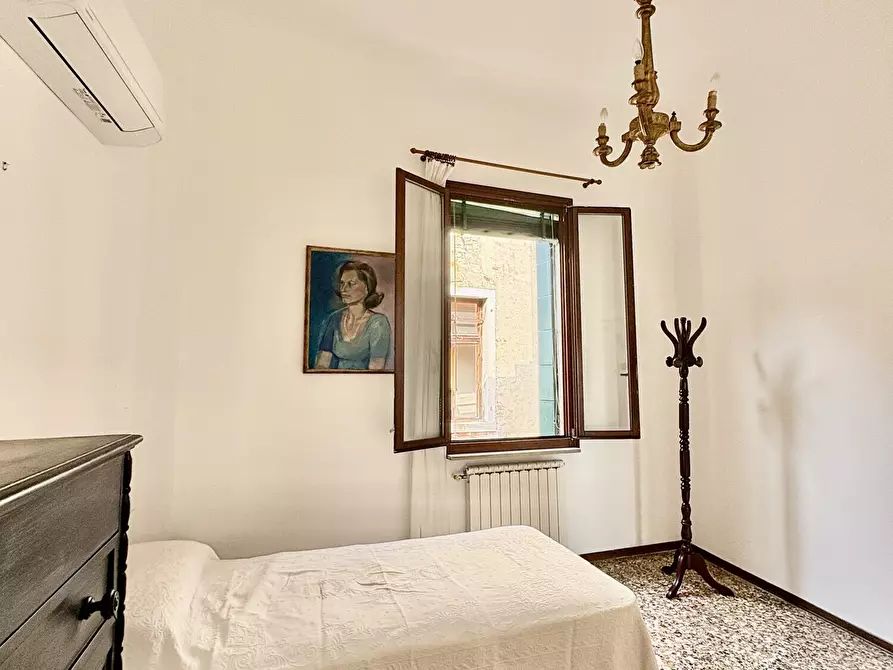 Immagine 37 di Appartamento in vendita  in Campo do pozzi a Venezia