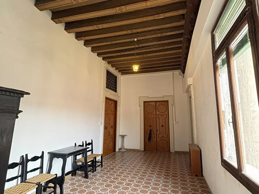 Immagine 11 di Appartamento in vendita  in Campo do pozzi a Venezia