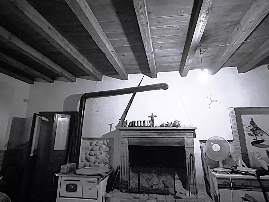Immagine 2 di Casa colonica in vendita  in località Forni  - Castellaro Lagusello 50 a Casalmoro