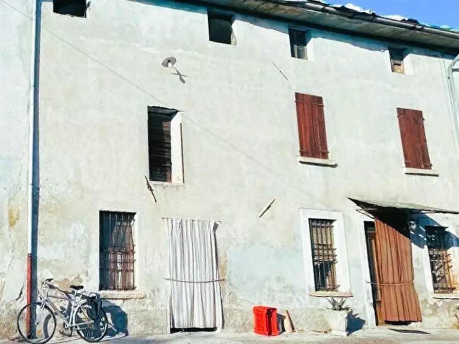 Immagine 1 di Casa colonica in vendita  in località Forni  - Castellaro Lagusello 50 a Casalmoro