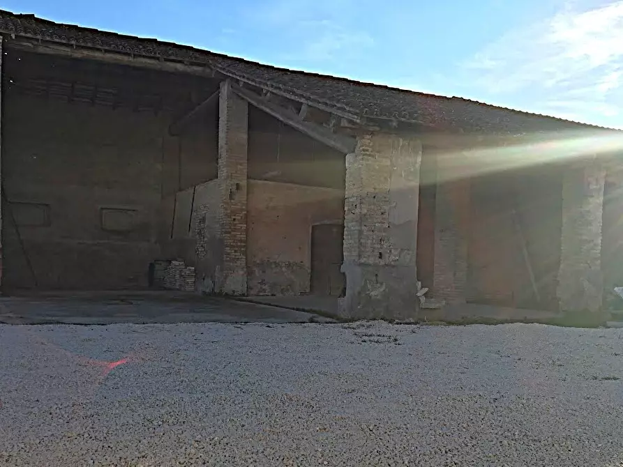 Immagine 3 di Casa colonica in vendita  in via Morini 5 a Casalmoro
