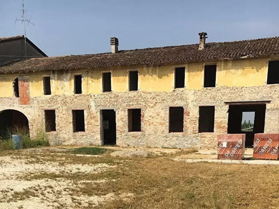 Immagine 1 di Casa colonica in vendita  in via Morini 5 a Casalmoro