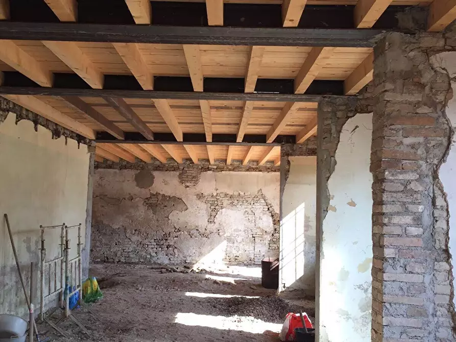 Immagine 2 di Casa colonica in vendita  in via Morini 5 a Casalmoro