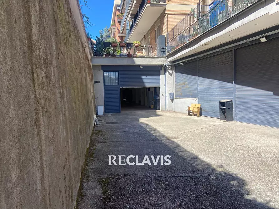 Immagine 30 di Locale commerciale in affitto  in Via Di Pietralata 240 a Roma
