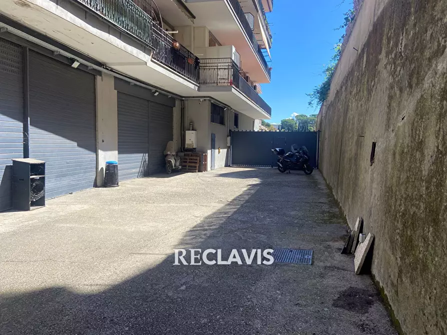 Immagine 31 di Locale commerciale in affitto  in Via Di Pietralata 240 a Roma