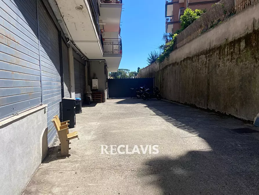Immagine 25 di Locale commerciale in affitto  in Via Di Pietralata 240 a Roma