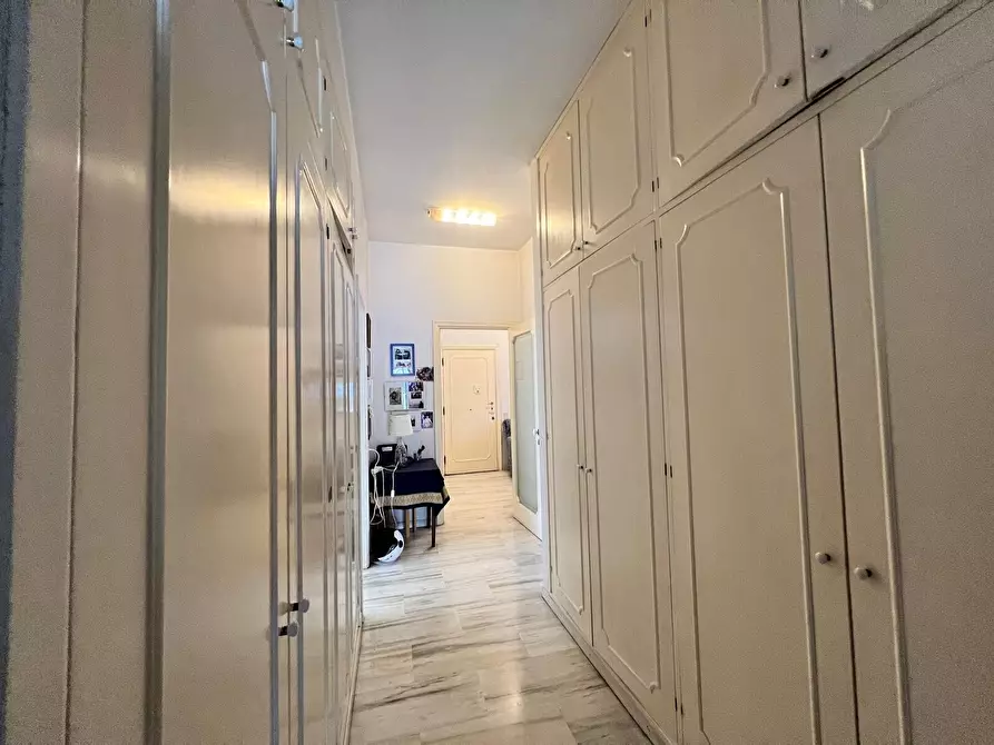 Immagine 12 di Appartamento in vendita  in Corso Vittorio Emanuele II 161 a Pescara
