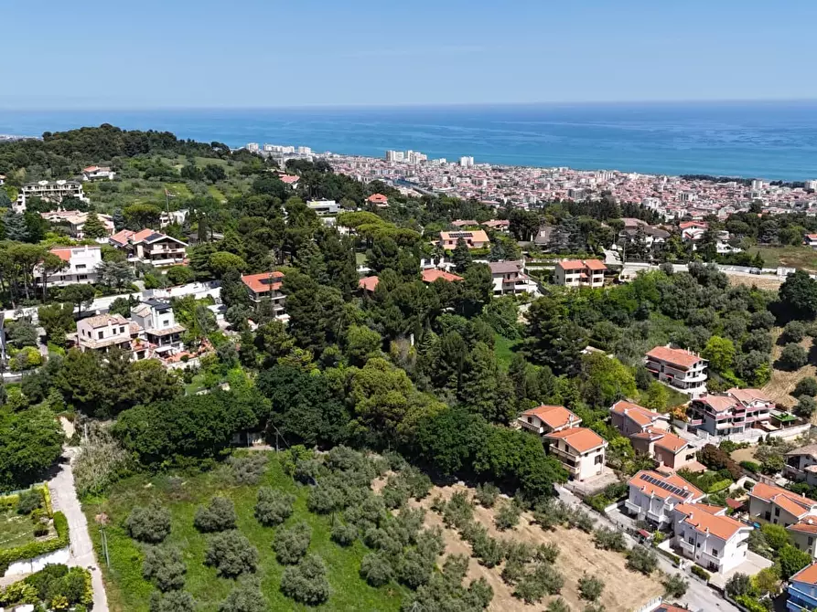 Immagine 3 di Terreno residenziale in vendita  in Strada Vicinale Agostinone a Montesilvano