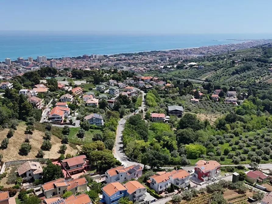 Immagine 2 di Terreno residenziale in vendita  in Strada Vicinale Agostinone a Montesilvano