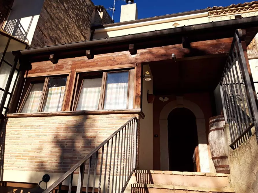 Immagine 1 di Villa in vendita  in Via Roma a Ari