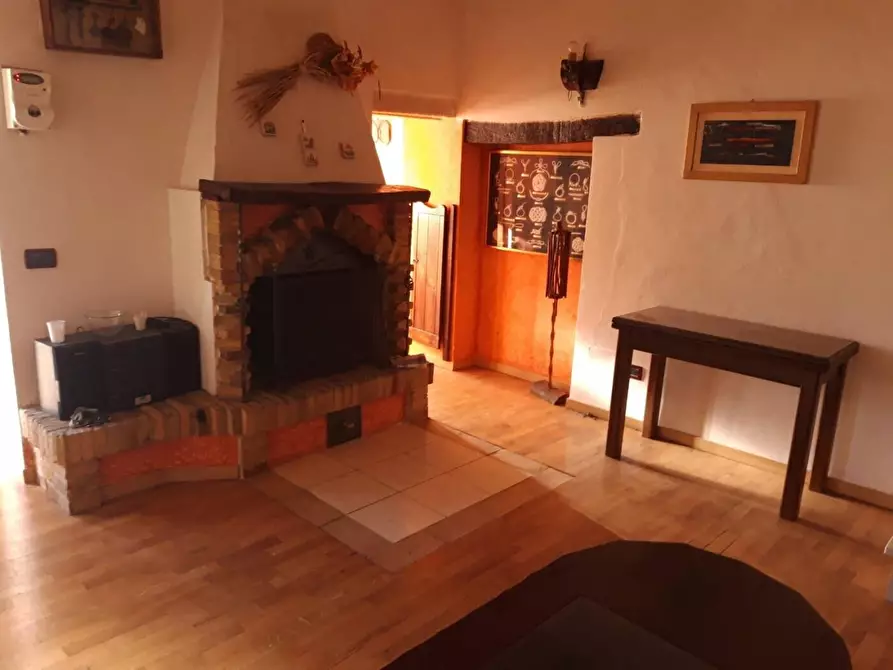 Immagine 3 di Villa in vendita  in Via Roma a Ari