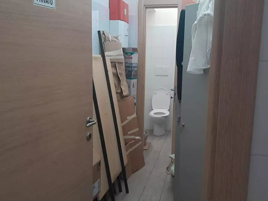 Immagine 15 di Locale commerciale in vendita  in Via Teramo a Pescara