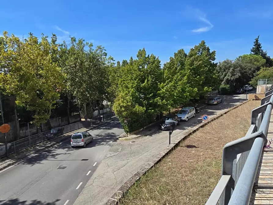 Immagine 2 di Locale commerciale in vendita  in Via Santina Campana a Pescara