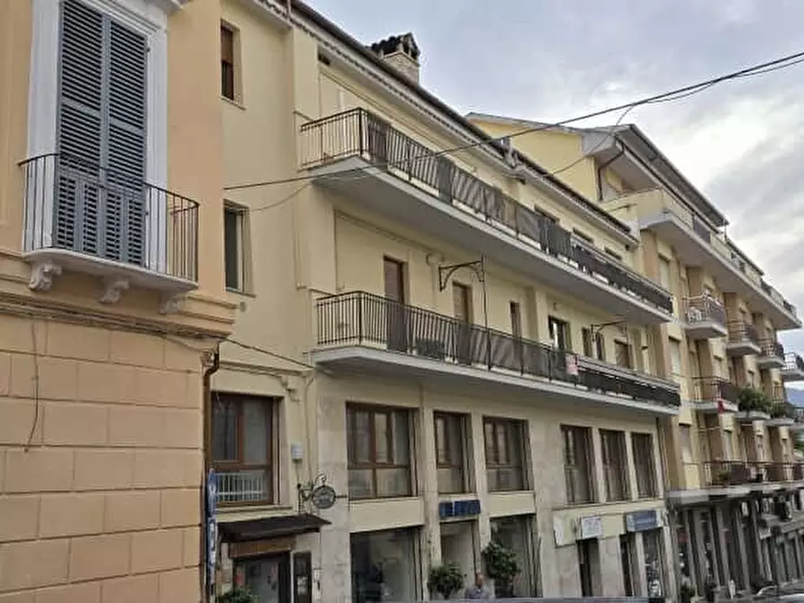 Immagine 2 di Appartamento in vendita  in Piazza Luca da Penne 1 a Penne