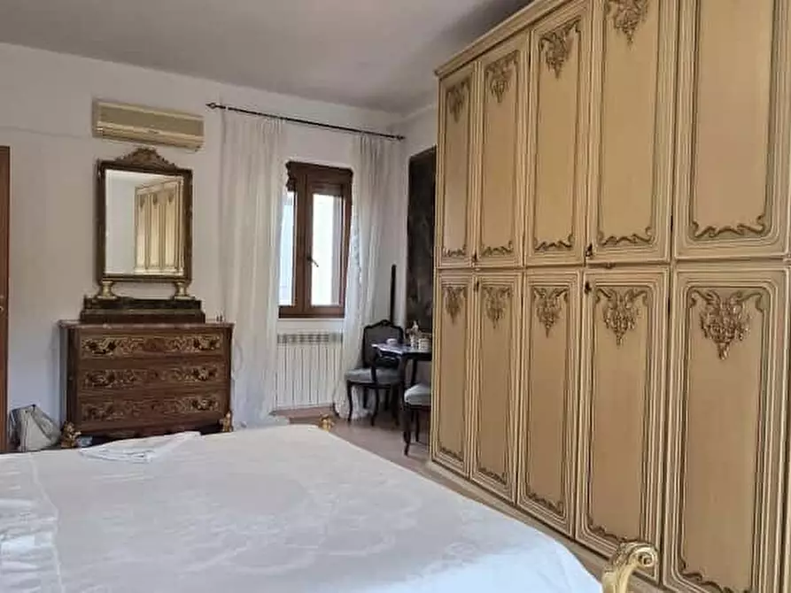 Immagine 20 di Appartamento in vendita  in Piazza Luca da Penne 1 a Penne