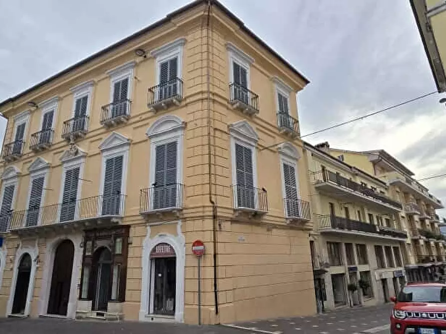Immagine 4 di Appartamento in vendita  in Piazza Luca da Penne 1 a Penne