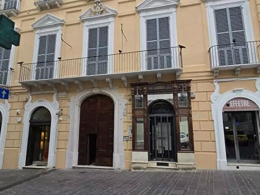 Immagine 1 di Appartamento in vendita  in Piazza Luca da Penne 1 a Penne