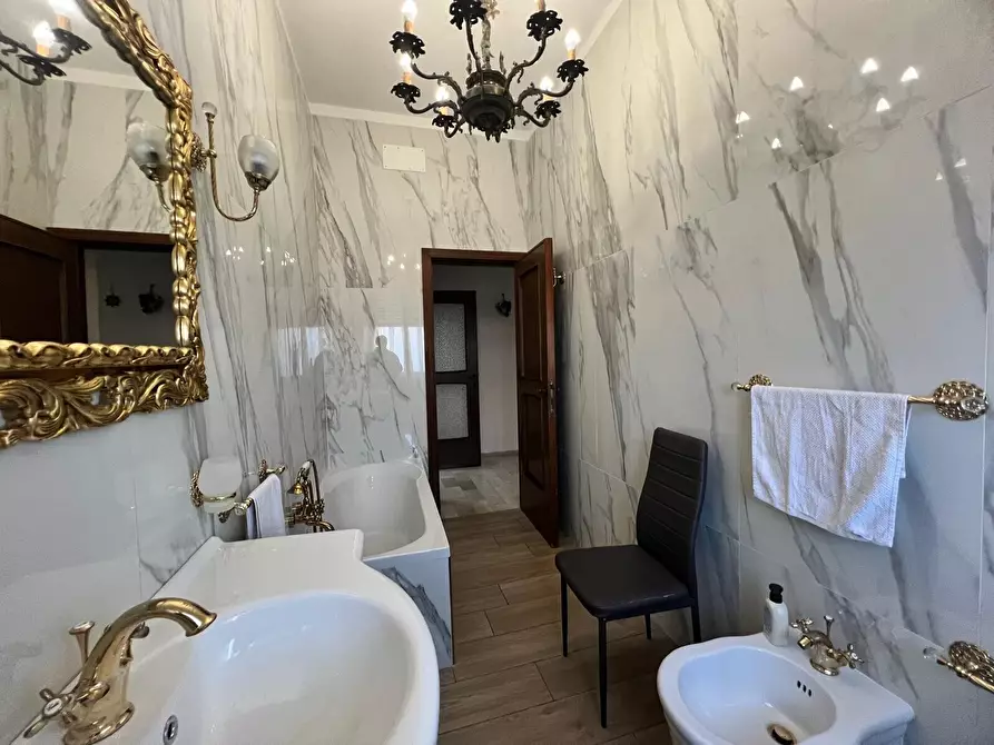 Immagine 13 di Appartamento in vendita  in Viale Gabriele D'Annunzio a Montesilvano