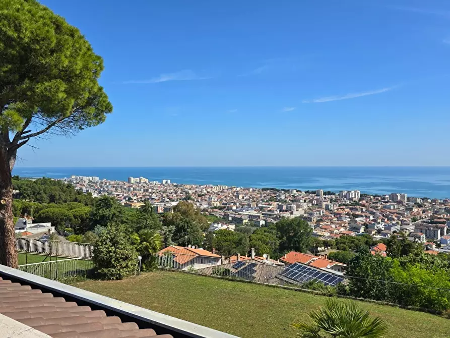 Immagine 39 di Villa in vendita  in via chiappinello a Montesilvano