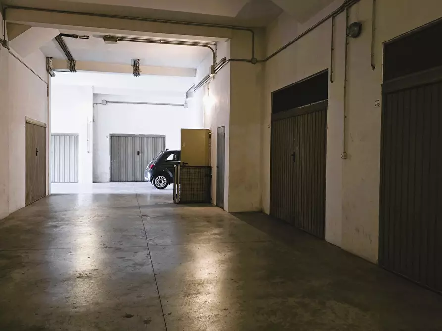 Immagine 3 di Posto auto in vendita  in Via Remo Ronchitelli a Pescara